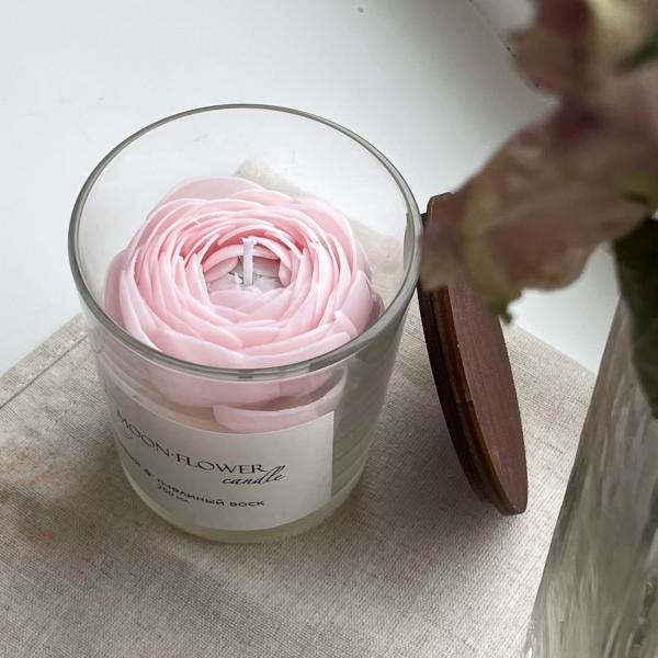 Ароматическая свеча в стакане "Ранункулюс"